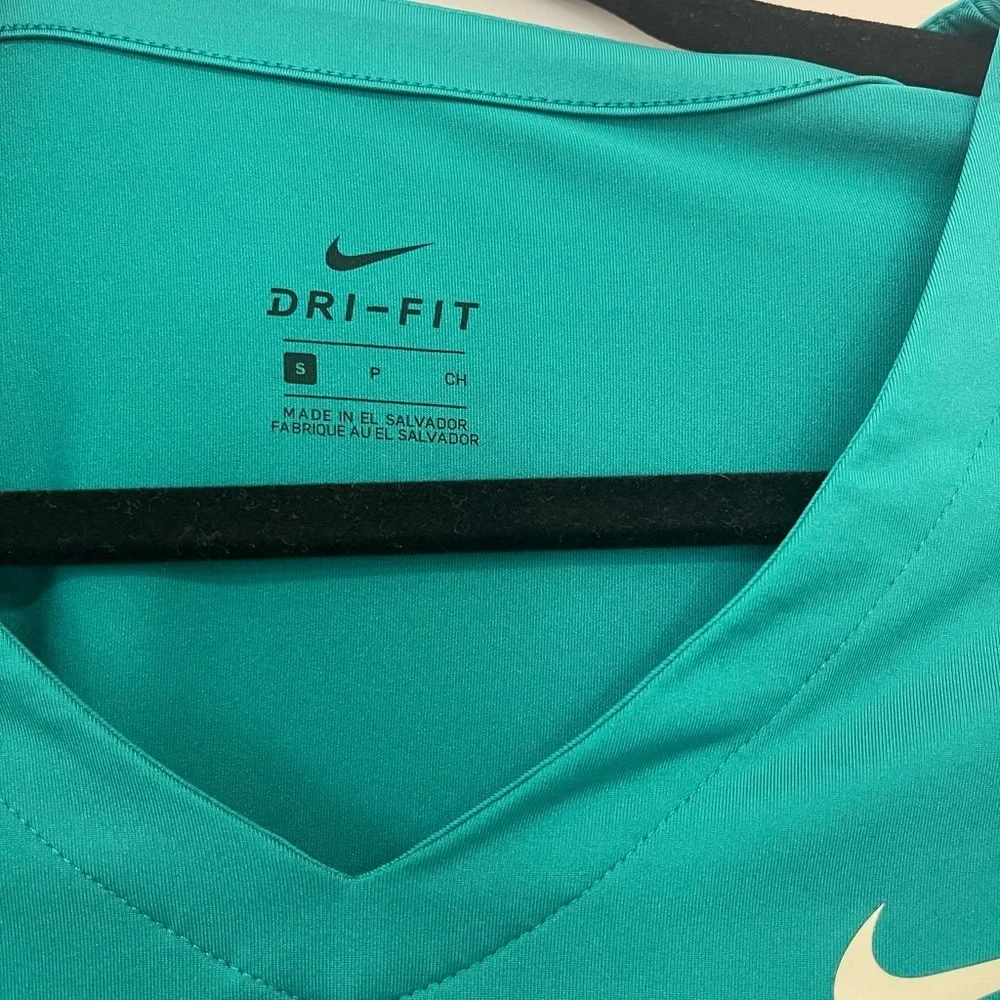Nike Women’s Dri Fit Long Sleeve